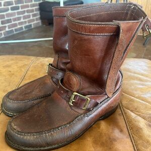 Men’s Gro Cord leather boots.